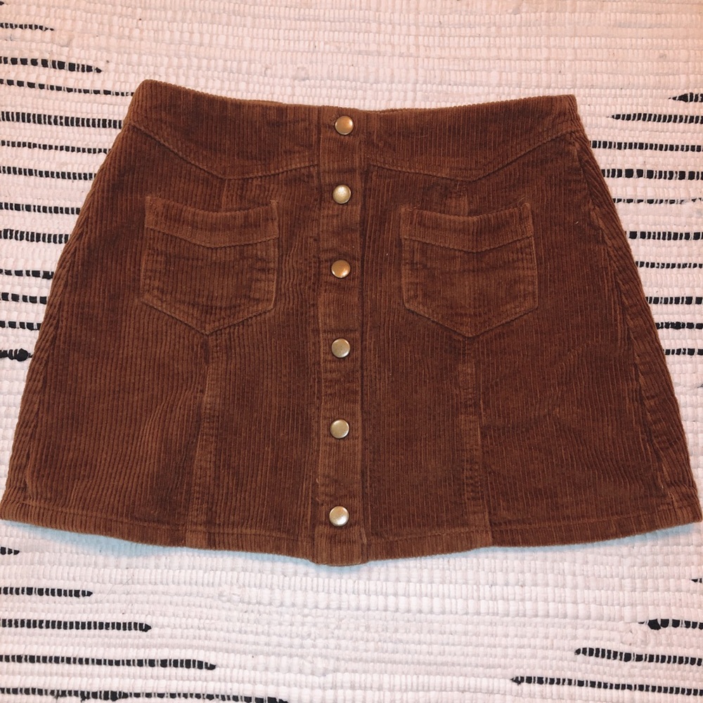 Short brown country skirt (corduroy fabric)